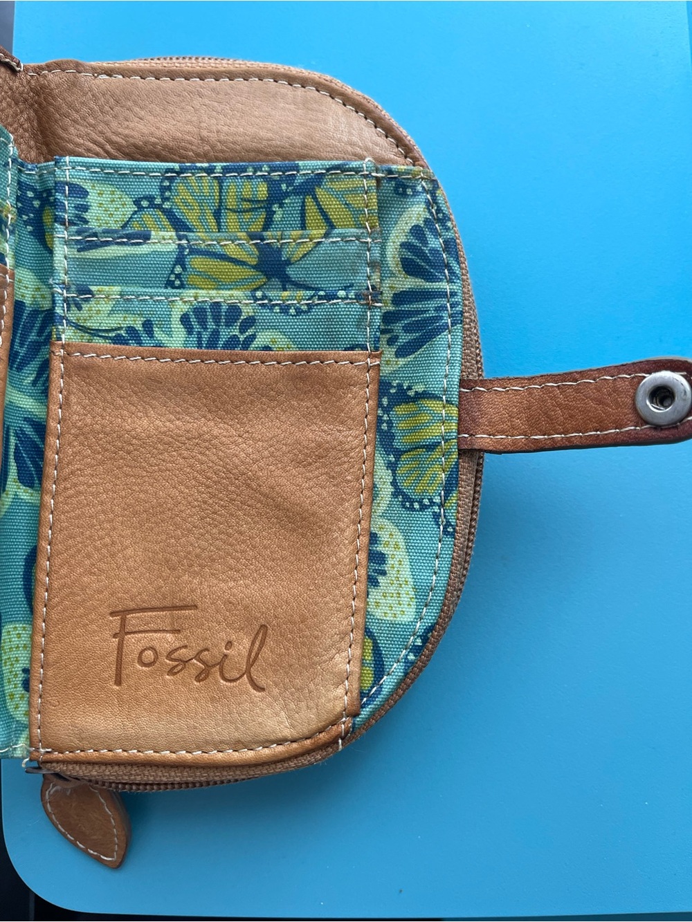Fossil Tan Leather Wallet with Butterfly Decals - Picture 4 of 6